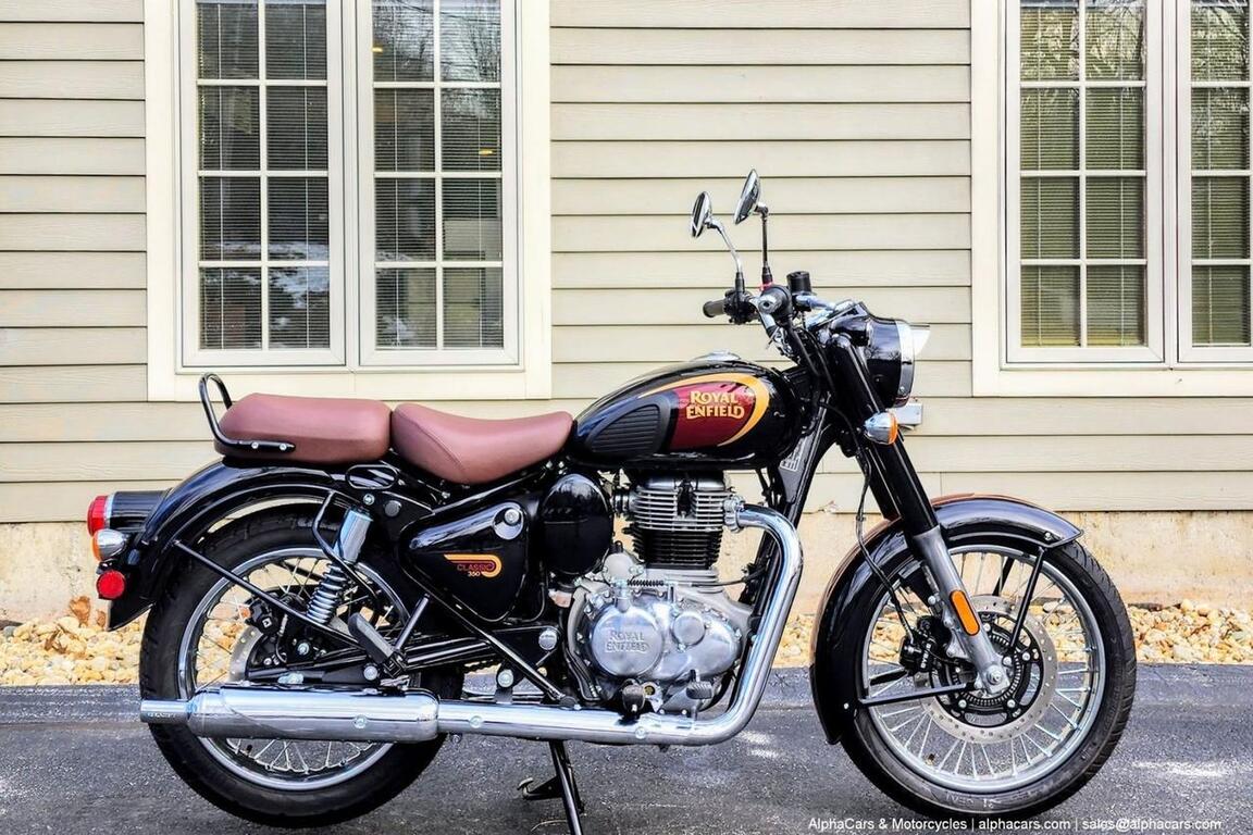 Royal Enfield Classic 350 (Halcyon Green/Black)